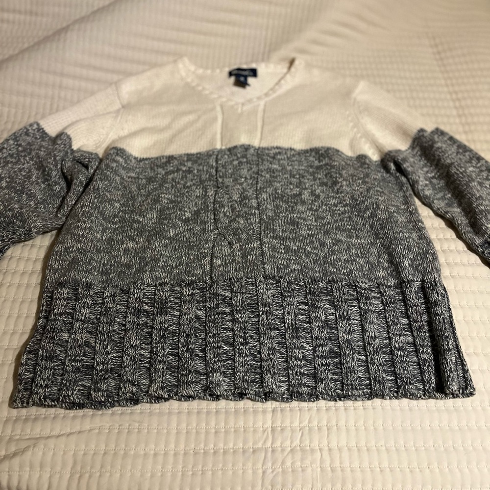 Denim&Co‎ Gray and Cream V-Neck Sweater